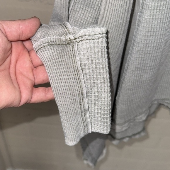 Free Peoplee shirt moss gray green waffle knit small NWT oversied shark bite hem - Picture 4 of 8
